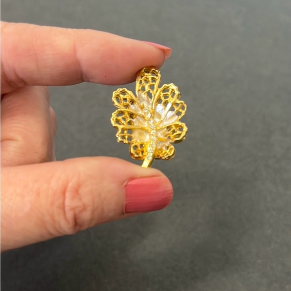 Vintage BSK Gold Tone Leaf Floral Rhinestone Signed Brooch Clip On Earring Set - Picture 9 of 11